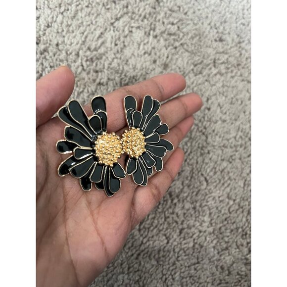 Big Black flower earrings ,black Flower stud  earring gold black earrings large - Picture 6 of 9